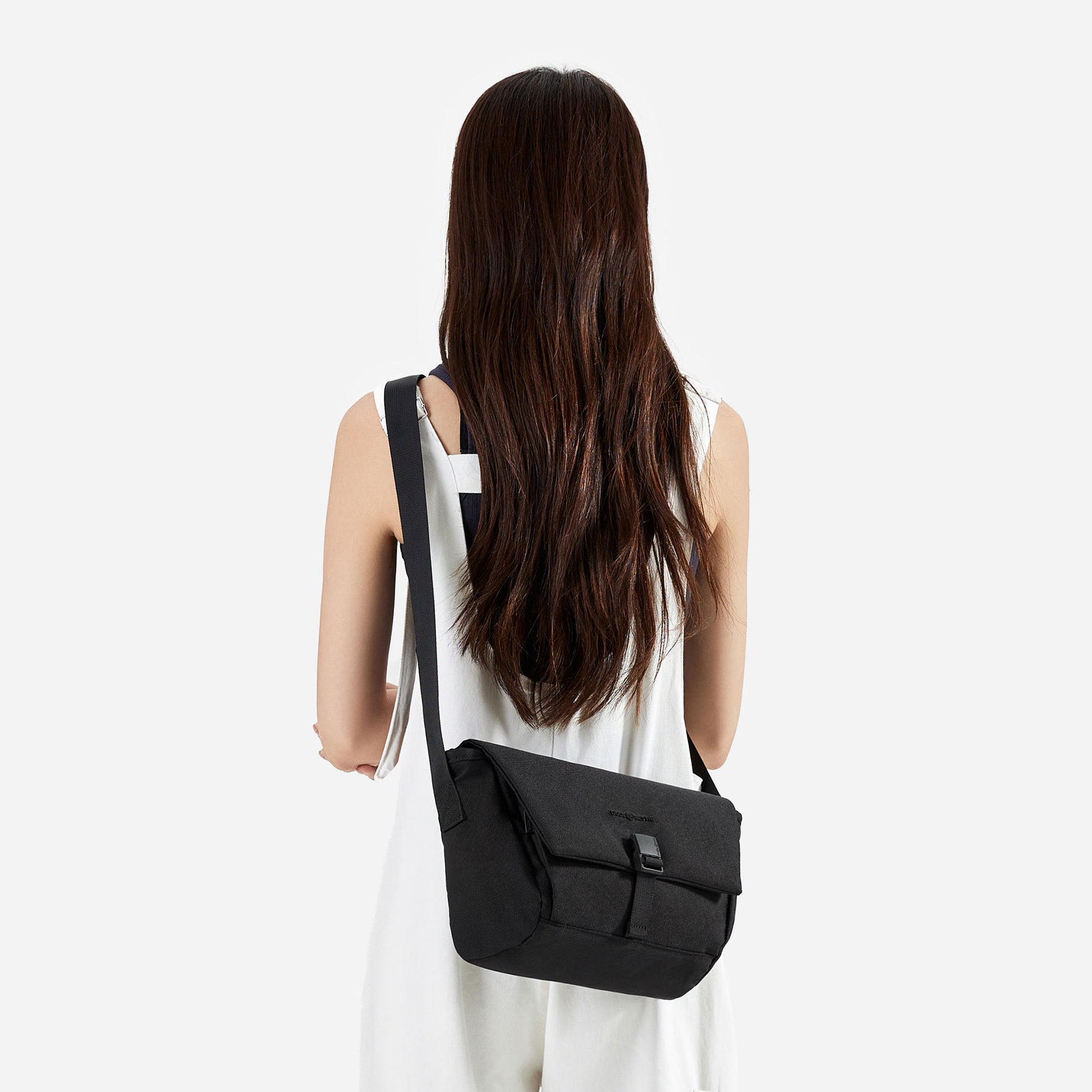 Hitch Crossbody Bag (Black)