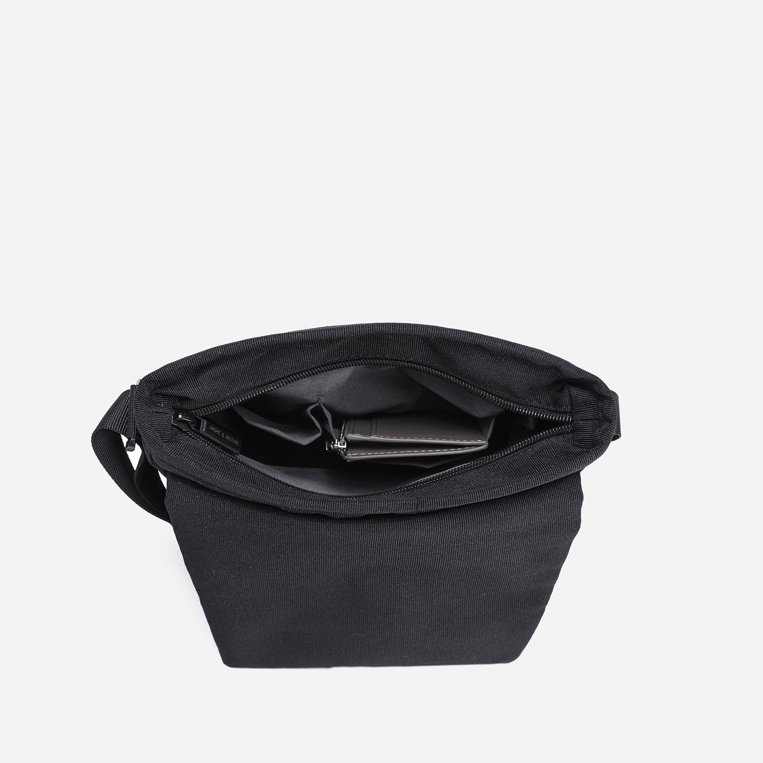 Hitch Crossbody Bag Small (Black)