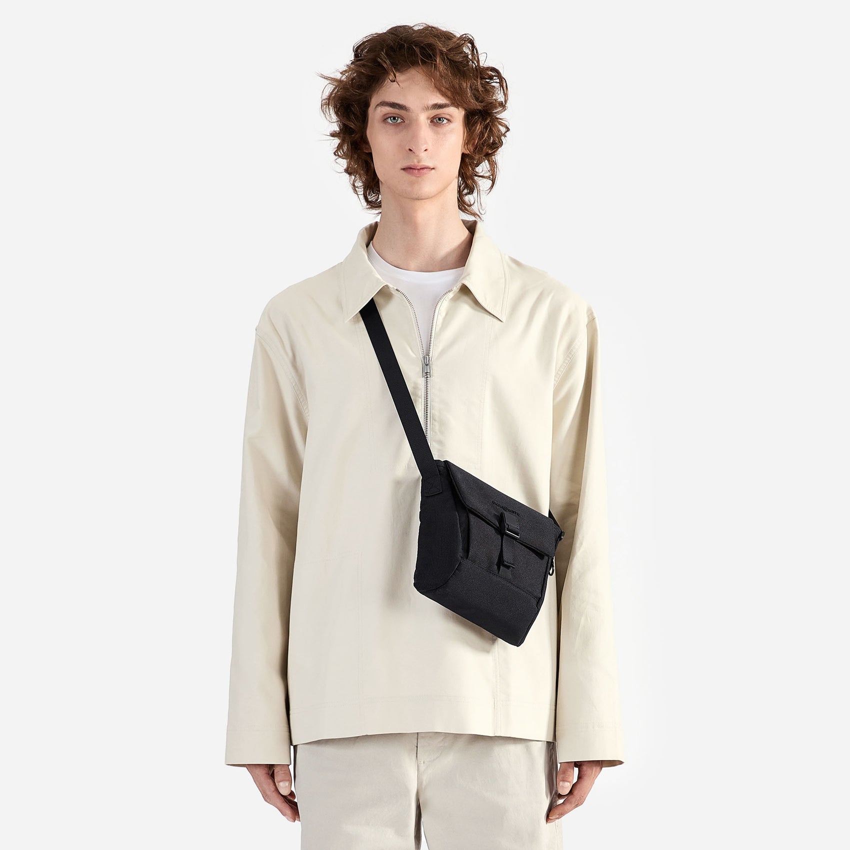 Hitch Crossbody Bag Small (Black)