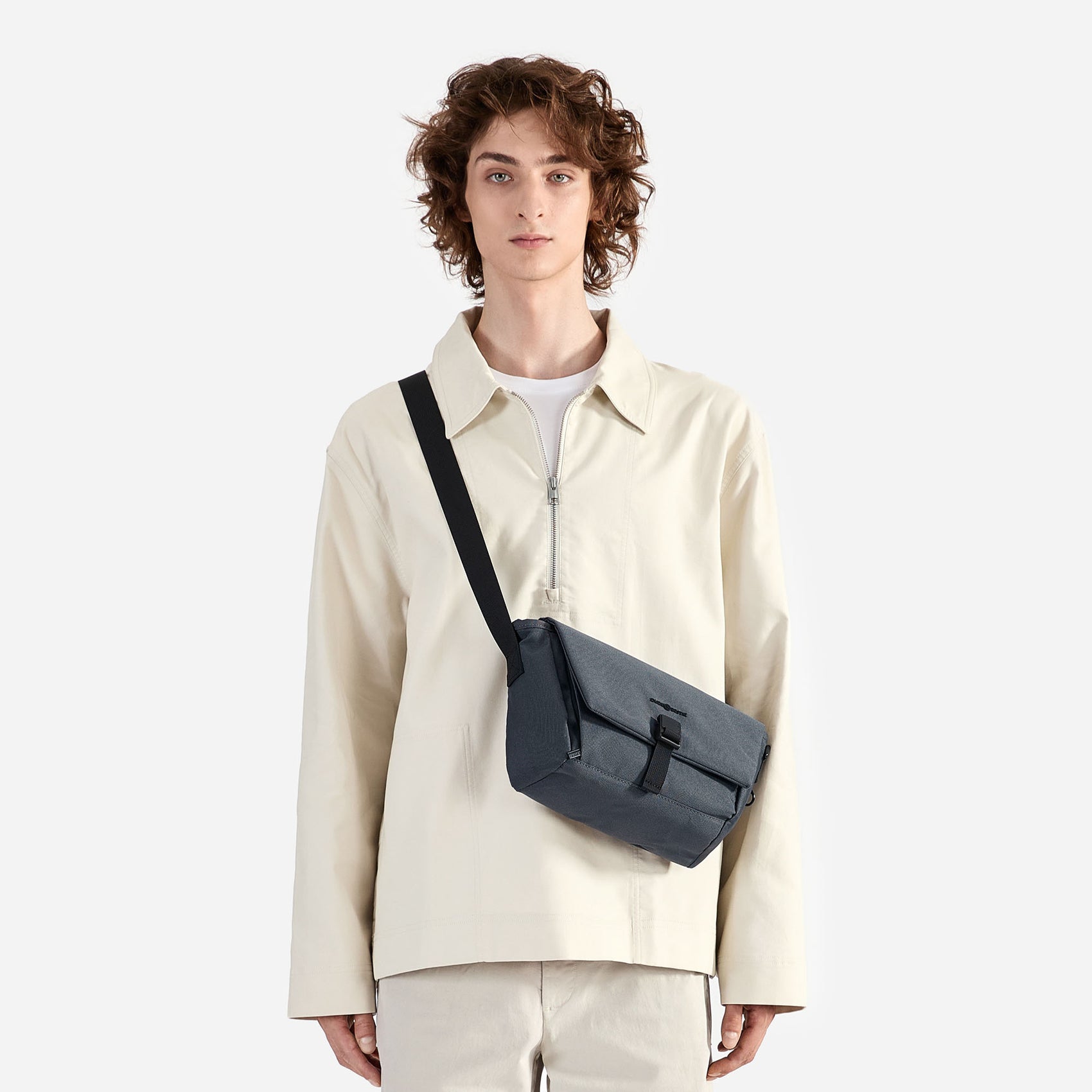 Hitch Crossbody Bag (Gray)