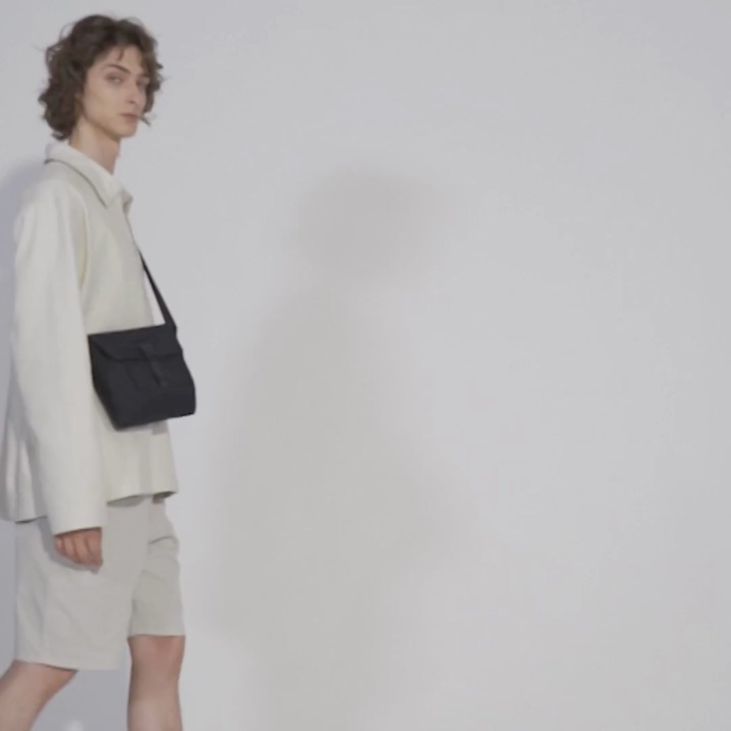 Hitch Crossbody Bag Small (Black)