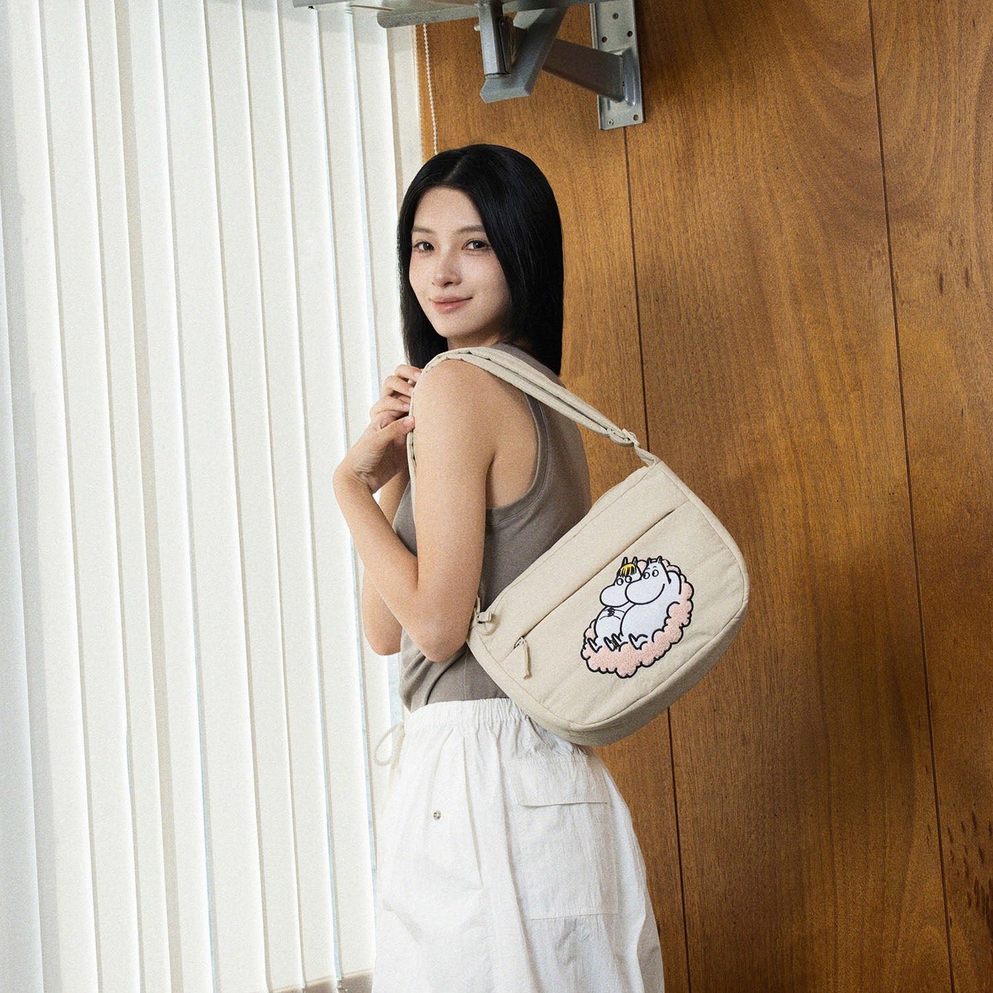 Puff Crossbody Bag - Pinkoi x Moomin Limited Edition Crossbody Bags (Moomintroll)